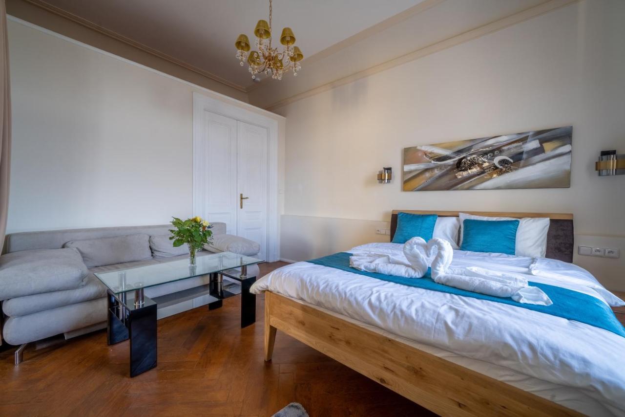 Exclusive Apartment With A View Of Prague Castle And Vltava River Praga Exterior foto